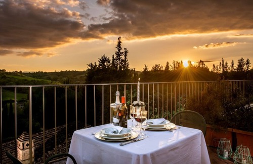 Siena Apartment | Apartment in historic Villa "Le Contrade": view & authentic hospitality in Siena
