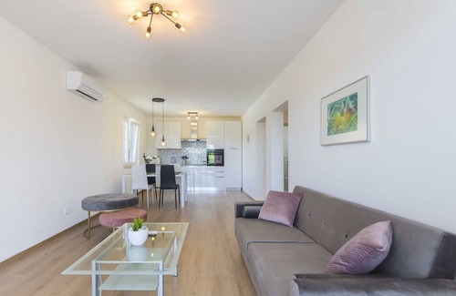 Ripenda Verbanci Apartment | Apartment in Labin with Pool & Beach Nearby