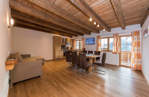 Kaprun Villa | Apartment in Kaprun with Ski-in/Ski-out Access