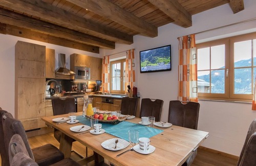 Kaprun Villa | Apartment in Kaprun with Ski-in/Ski-out Access