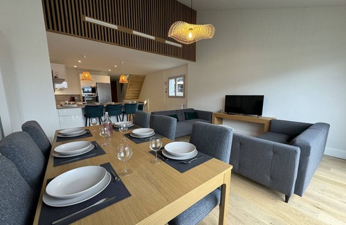 Republique Apartment | Apartment in Le Mans with Terrace Views