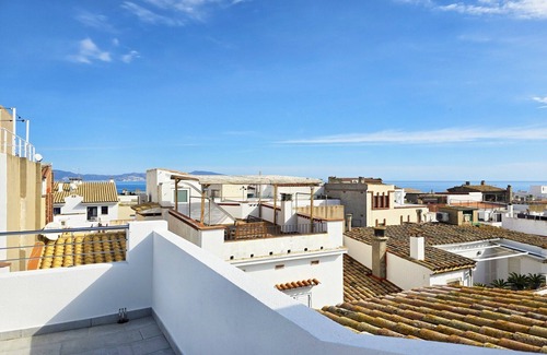 L'Escala Apartment | Apartment in L’Escala near Las Barcas Beach