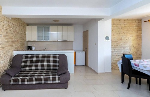 Lopar Apartment | Apartment in Lopar with Balcony, Air condition, WIFI (4421-1)