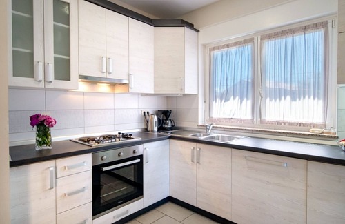 Lopar Apartment | Apartment in Lopar with Balcony, Air condition, WIFI, Washing machine (4885-1)