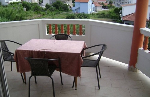 Lopar Apartment | Apartment in Lopar with Terrace, Air condition, WIFI (568-4)