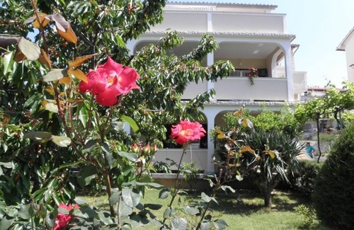 Lopar Apartment | Apartment in Lopar with Terrace, Air condition, WIFI, Washing machine (893-3)