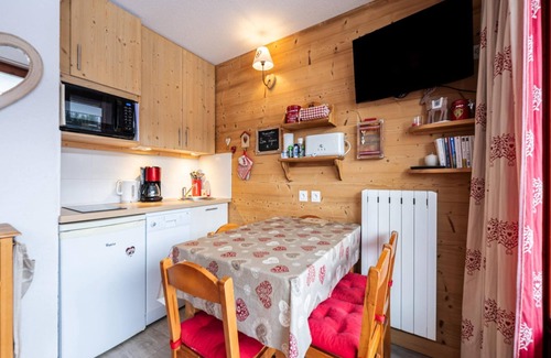 Les Esserts Apartment | Apartment in Morillon near Ski Slopes