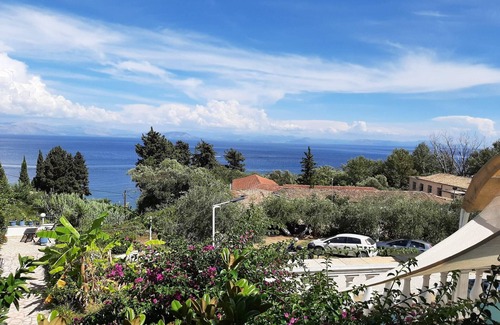 Dafnata Apartment | Apartment in Mpenitses with Sea Views & Pool