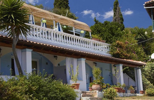 Dafnata Apartment | Apartment in Mpenitses with Sea Views & Pool