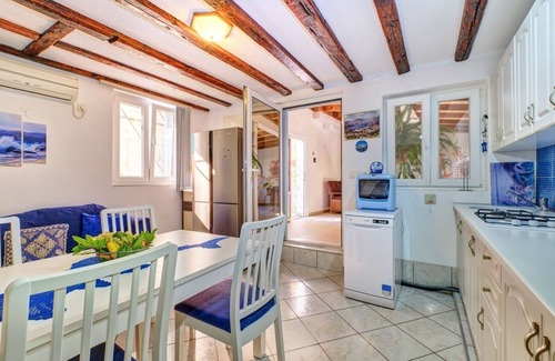 Nerezine Apartment | Apartment in Nerezine with Terrace, Air condition, WIFI, Washing machine (4827-3)