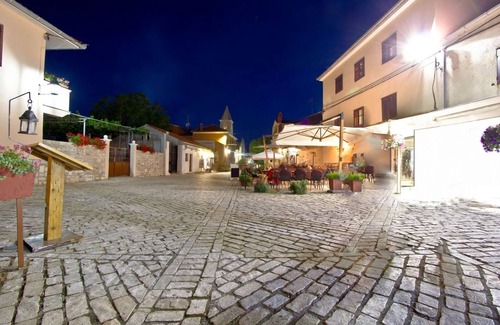 Nin Apartment | Apartment in Nin with Terrace, Air condition, WIFI (3718-1)