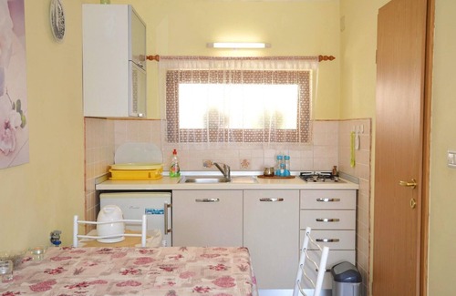 Valdebek Apartment | Apartment in Pula,two person near the sea and city center,WIFI,air conditioning,BBQ