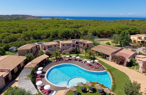 Campulongu Apartment | Apartment in residence with pool