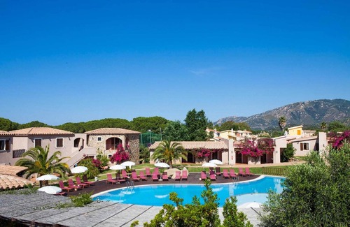 Campulongu Apartment | Apartment in residence with pool