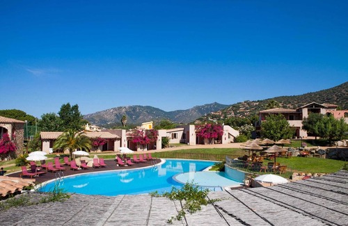 Campulongu Apartment | Apartment in residence with pool