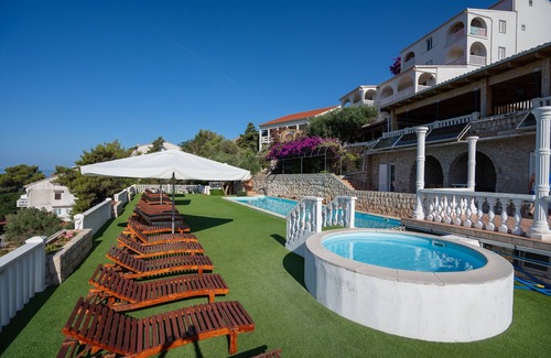 Potocnica Apartment | Apartment in Strandnähe mit Pool, Parken, Klimaanlage, Meerblick für 4 Personen