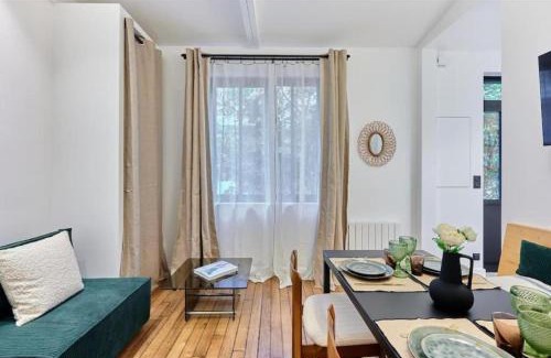 Batignolles Apartment | Apartment in the center of Paris by Studio prestige