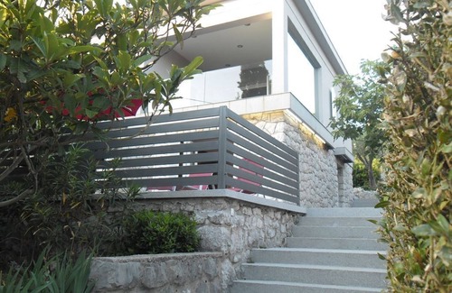 Crikvenica Apartment | Apartment in the house with garden in peaceful neighborhood 5 minutes from beach