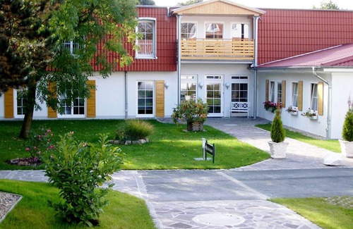 Plau am See House | Apartment in the Park Chalet - Parkhotel Klüschenberg