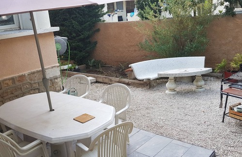 Toulon Apartment | Apartment in villa