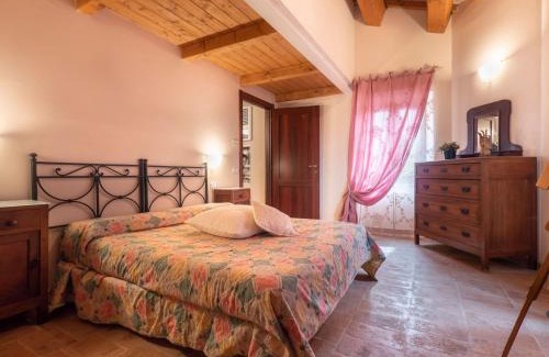 Mombaroccio Apartment | Apartment in Villagrande with Pool & Garden