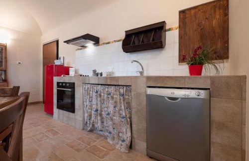 Mombaroccio Apartment | Apartment in Villagrande with Pool & Garden