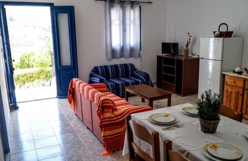Pedi Apartment | Apartment 'Irene Family' with Sea View, Wi-Fi and Air Conditioning