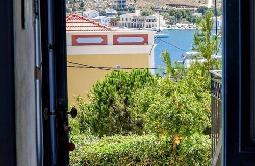 Pedi Apartment | Apartment 'Irene Family' with Sea View, Wi-Fi and Air Conditioning