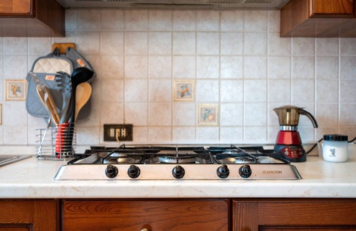 Acquaviva Apartment | Apartment 'Isidora' with Private Garden, Wi-Fi and Air Conditioning