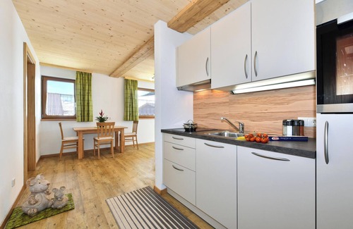Racines Apartment | Apartment "Joselehof Enzian" with Mountain View, Wi-Fi & Garden