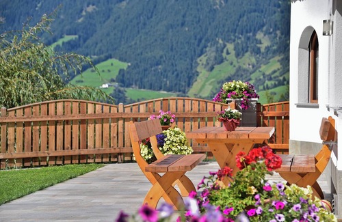 Racines Apartment | Apartment "Joselehof Enzian" with Mountain View, Wi-Fi & Garden