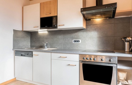 San Lorenzo di Sebato Apartment | Apartment 'Kehrerhof - Mountain' with Mountain View, Balcony & Wi-Fi