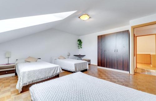 Zwierzyniec Apartment | Apartment Królowej Jadwigi by Interhome