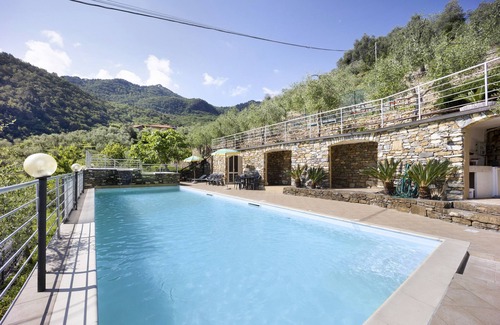 Rossi Apartment | Apartment 'La Cicala 3' with Shared Pool, Private Terrace and Shared Garden