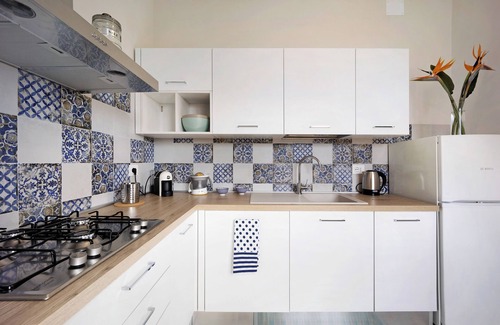 Alassio Apartment | Apartment 'La Gabbianella Bianca' with Balcony, Wi-Fi and Air Conditioning