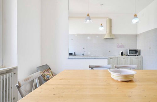 Scarlino Scalo Apartment | Apartment 'La Lenzerina' with Shared Garden and Wi-Fi