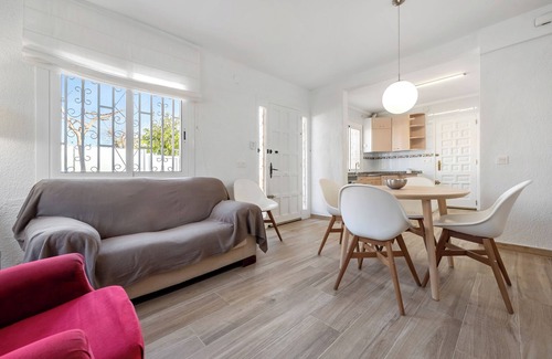 Banyeres del Penedes Ski Chalet | Apartment 'La Lola' with Private Terrace, Wi-Fi and Air Conditioning