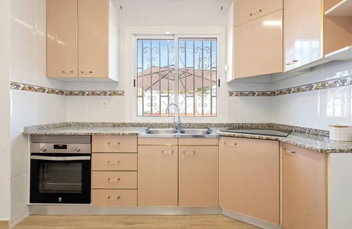 Banyeres del Penedes Ski Chalet | Apartment 'La Lola' with Private Terrace, Wi-Fi and Air Conditioning