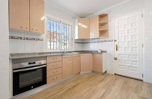 Banyeres del Penedes Ski Chalet | Apartment 'La Lola' with Private Terrace, Wi-Fi and Air Conditioning