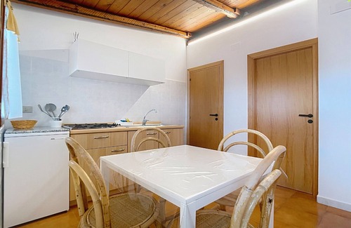 Montincello Apartment | Apartment 'La Mignola - Bilo 2 - Duplicate' with Shared Garden, Wi-Fi and Air Conditioning