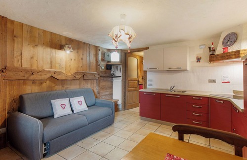 Charvensod Apartment | Apartment 'La Remisa' with Shared Terrace, Shared Garden and Wi-Fi