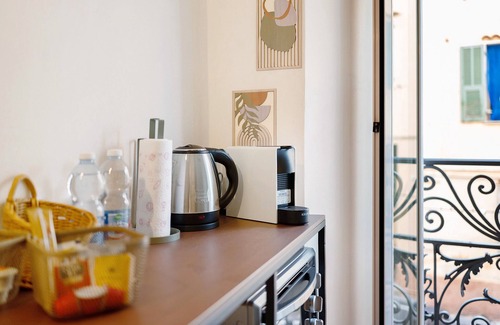 Bordighera Apartment | Apartment 'La Tana Dei Marinai' with Wi-Fi and Air Conditioning