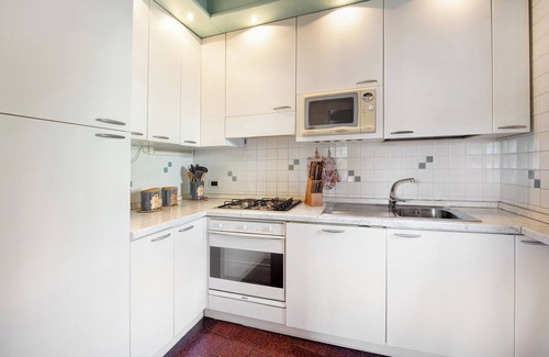 Gardone Riviera Apartment | Apartment 'Lake View' close to the Lake with Terrace & Wi-Fi