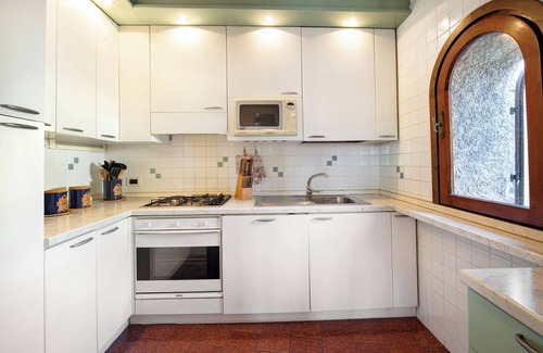 Gardone Riviera Apartment | Apartment 'Lake View' close to the Lake with Terrace & Wi-Fi