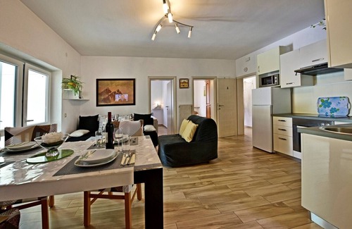 Nova Vas Apartment | Apartment Laura A with shared pool