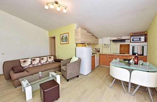 Nova Vas Apartment | Apartment Laura C with shared Pool