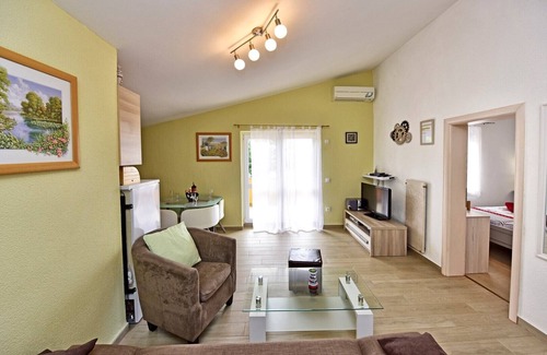 Nova Vas Apartment | Apartment Laura C with shared Pool