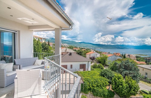 Novi Vinodolski Apartment | Apartment Lavanda with balcony and sea view