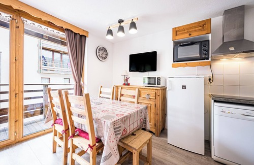 Villarodin-Bourget Apartment | Apartment 'Les Chalets De La Vanoise N°4208' with Mountain View and Balcony