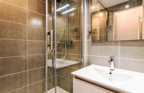 Les Boisses Apartment | Apartment Les Olympiques - Tignes 1800-4 by Interhome